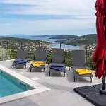 Korala - Luxe Met 4 Dubbele En Prive Zwembad * Винишче
