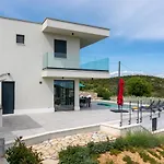 Korala - Luxe Met 4 Dubbele En Prive Zwembad Вилла Винишче