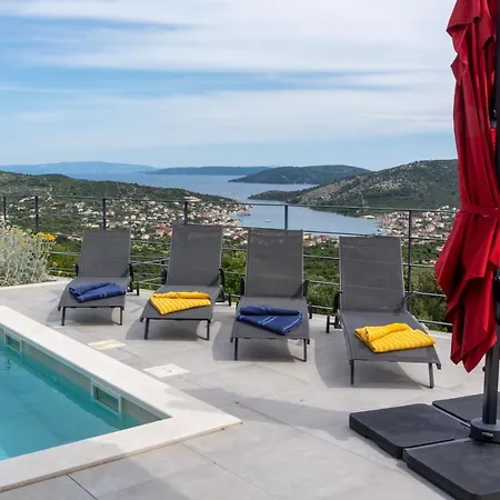 Korala - Luxe Met 4 Dubbele En Prive Zwembad * Vinišće
