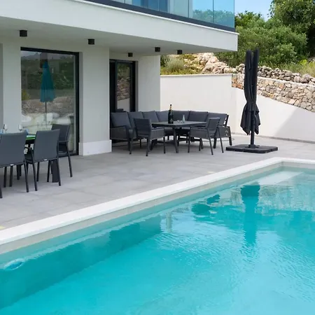 Korala - Luxe Met 4 Dubbele En Prive Zwembad Villa Vinišće
