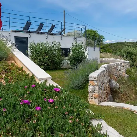 Villa Korala - Luxe Met 4 Dubbele En Prive Zwembad Vinišće