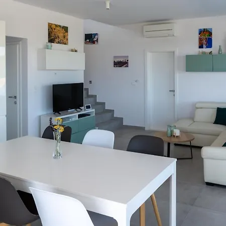 Korala - Luxe Met 4 Dubbele En Prive Zwembad * Vinišće