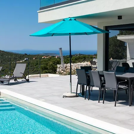 Korala - Luxe Met 4 Dubbele En Prive Zwembad Villa