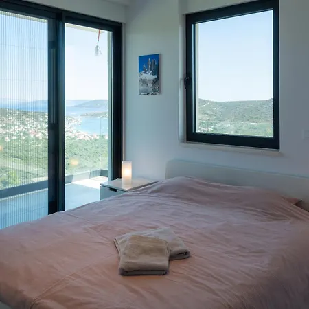 Villa Korala - Luxe Met 4 Dubbele En Prive Zwembad Vinišće