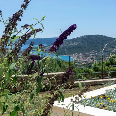 Korala - Luxe Met 4 Dubbele En Prive Zwembad Vila