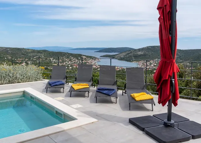 Korala - Luxe Met 4 Dubbele En Prive Zwembad * Vinišće