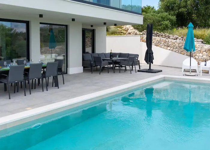 Korala - Luxe Met 4 Dubbele En Prive Zwembad Vila Vinišće