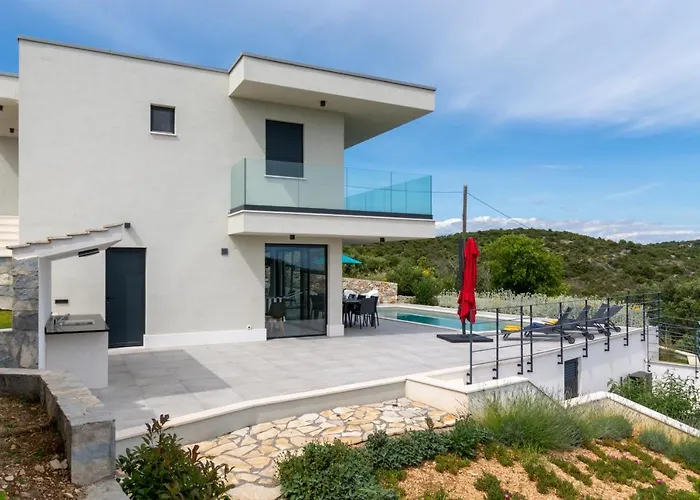 Korala - Luxe Met 4 Dubbele En Prive Zwembad Vila Vinišće