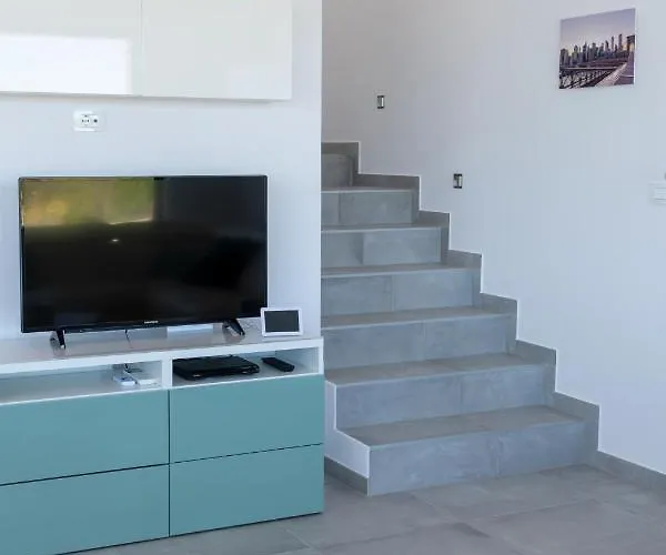 Korala - Luxe Met 4 Dubbele En Prive Zwembad * Vinišće