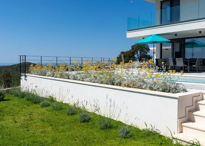 Korala - Luxe Met 4 Dubbele En Prive Zwembad Vila