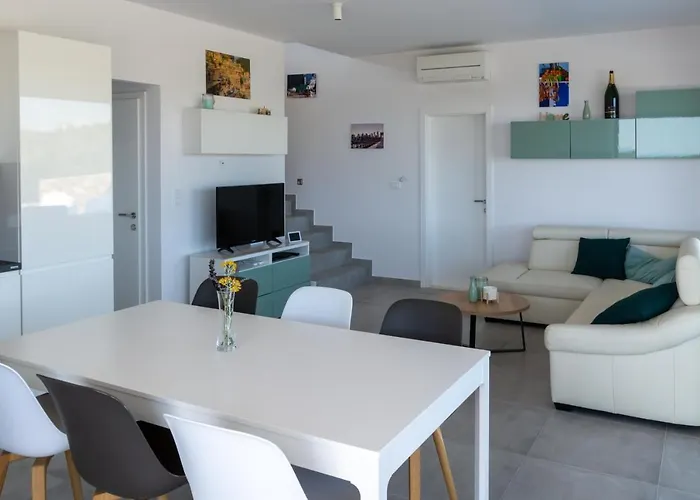 Korala - Luxe Met 4 Dubbele En Prive Zwembad * Vinišće